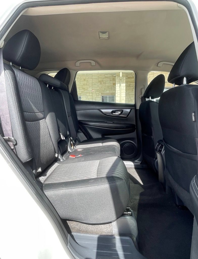 Used 2017 Nissan Rogue SV FWD image 31