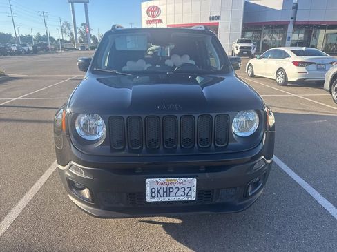 Used 2018 Jeep Renegade Altitude w/ UConnect 8.4 Nav Group FWD image 10