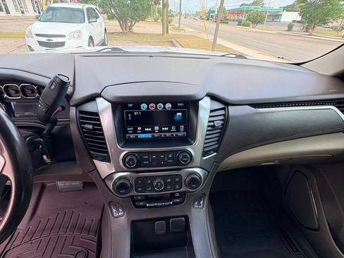 Used 2019 Chevrolet Suburban LT RWD image 8
