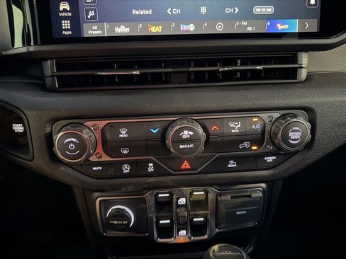 New 2026 Jeep Gladiator Sport AWD/4WD image 20