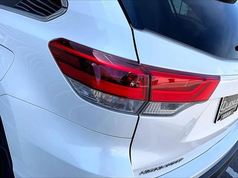 Used 2019 Toyota Highlander XLE image 28