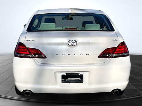 Used 2010 Toyota Avalon XL image 5