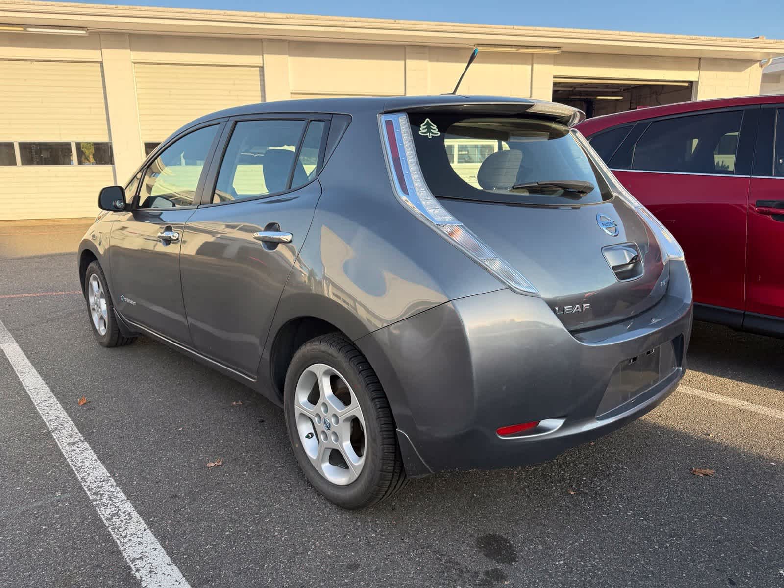 Used 2014 Nissan Leaf SV FWD image 2