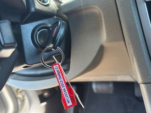 Used 2012 Dodge Caliber SXT FWD image 21