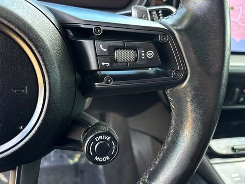 Used 2024 Porsche Cayenne Coupe image 23