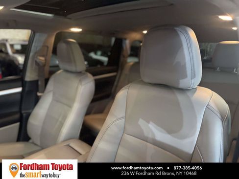 Used 2019 Toyota Highlander XLE AWD/4WD image 19