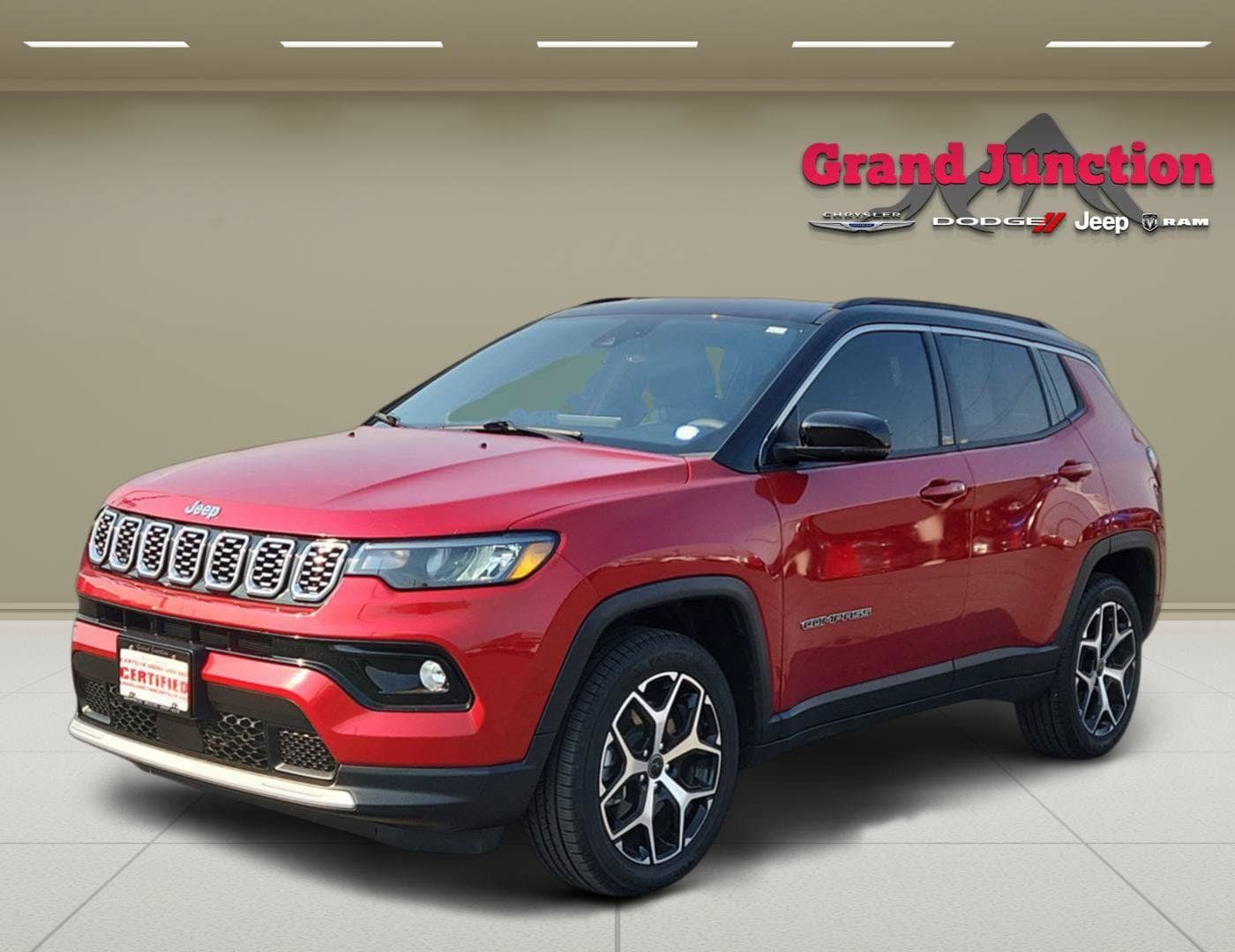 Used 2025 Jeep Compass Limited AWD/4WD image 3