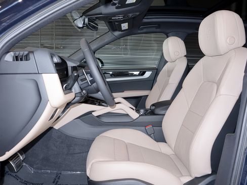 Used 2025 Porsche Cayenne S image 5