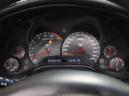 Used 2004 Chevrolet Corvette Convertible w/ Preferred Equipment Group RWD image 79