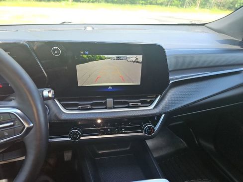 Used 2025 Chevrolet Equinox LT FWD image 18