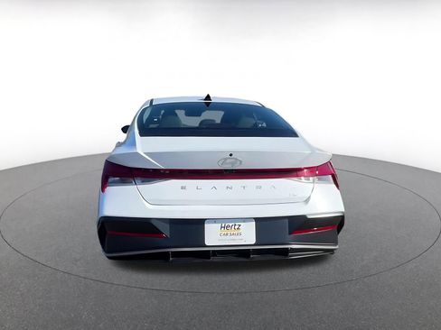 Used 2025 Hyundai Elantra Limited image 12