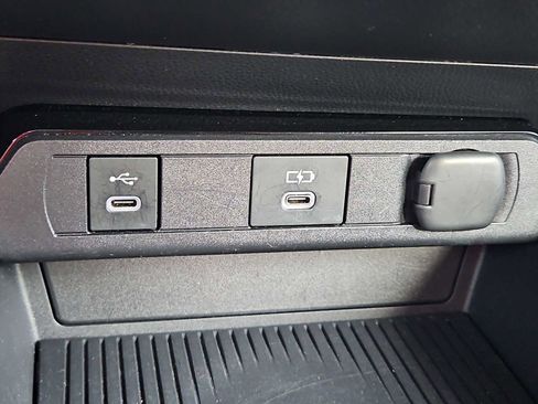 Used 2024 Toyota Prius LE image 28