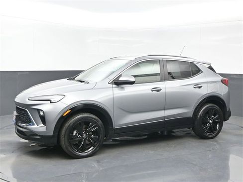 Used 2024 Buick Encore GX Sport Touring image 2