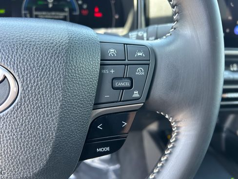 Used 2025 Toyota Camry SE FWD image 26