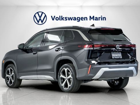 New 2026 Volkswagen Tiguan SE image 3