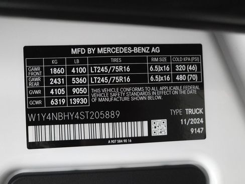 Used 2025 Mercedes-Benz Sprinter 2500 image 25