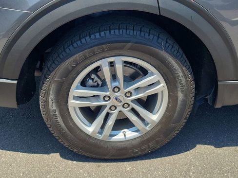 Used 2023 Ford Explorer XLT w/ Equipment Group 202A RWD image 5