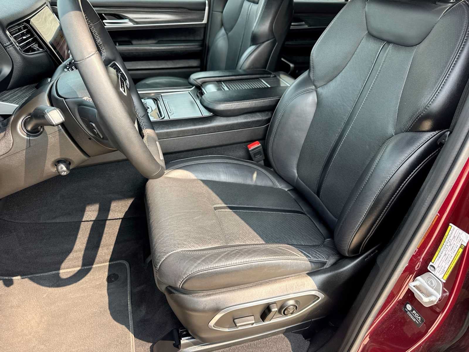 Used 2024 Jeep Wagoneer Series II w/ Flexible Seating Group AWD/4WD image 14