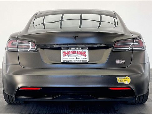 Used 2022 Tesla Model S Plaid image 3