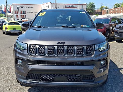 Used 2023 Jeep Compass Latitude AWD/4WD image 2