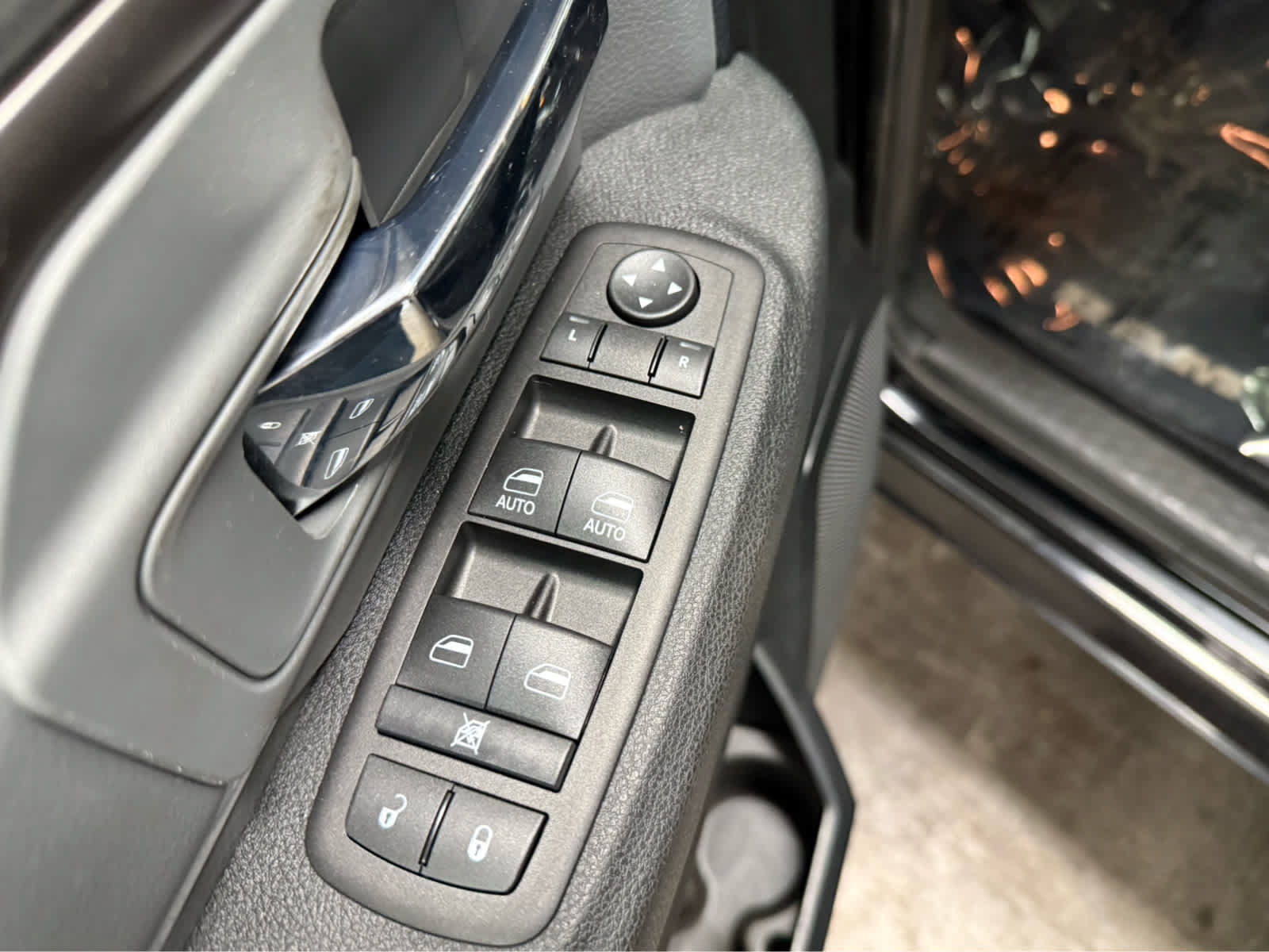 Used 2023 RAM 1500 Classic SLT AWD/4WD image 18