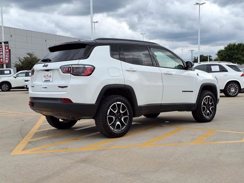Used 2025 Jeep Compass Trailhawk AWD/4WD image 5