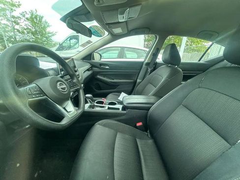 Used 2024 Nissan Altima 2.5 SV image 2