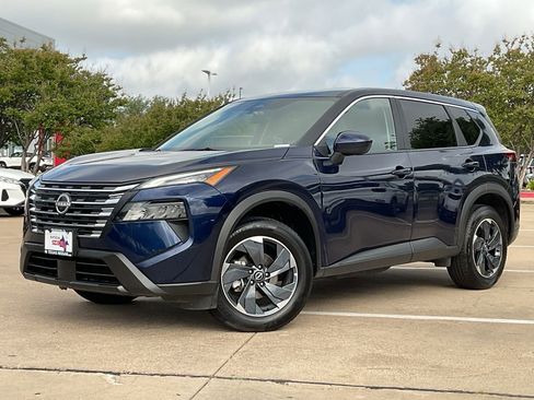 Used 2025 Nissan Rogue SV image 2