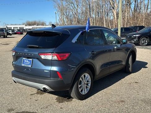 Certified 2020 Ford Escape SE image 3