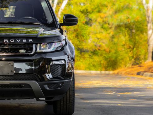 Used 2018 Land Rover Range Rover Evoque SE image 38