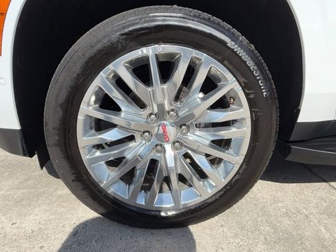 Used 2025 GMC Yukon XL Denali AWD/4WD image 43