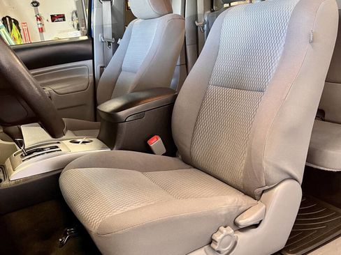 Used 2015 Toyota Tacoma PreRunner w/ SR5 Package image 12