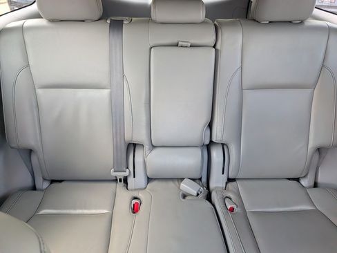 Used 2017 Toyota Highlander XLE AWD/4WD image 13