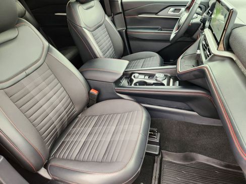 Used 2025 Ford Explorer ST-Line w/ Premium Package image 16