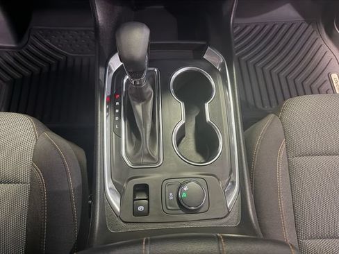 Used 2021 Chevrolet Traverse LT FWD image 24