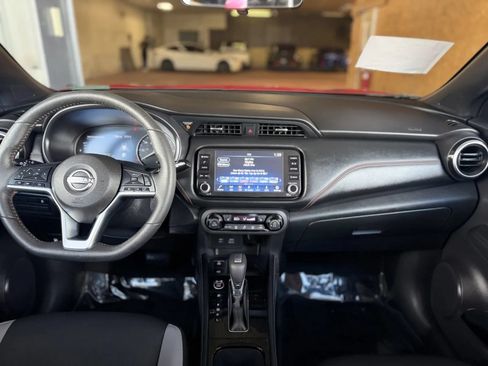 Used 2023 Nissan Kicks SR w/ SR Premium Package FWD image 23