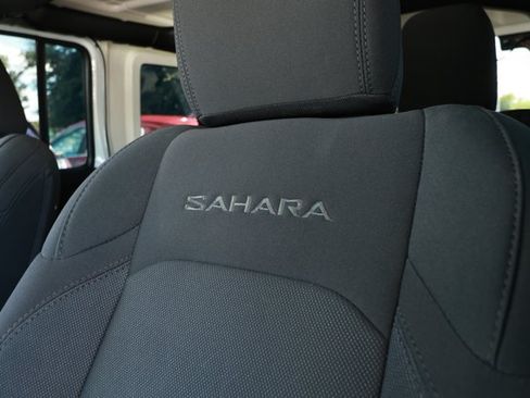 Used 2023 Jeep Wrangler Unlimited Sahara AWD/4WD image 22