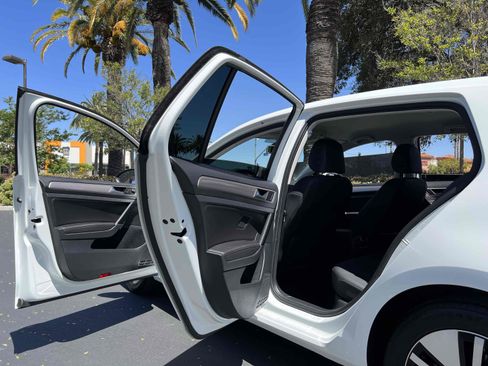 Used 2015 Volkswagen e-Golf SEL Premium image 5