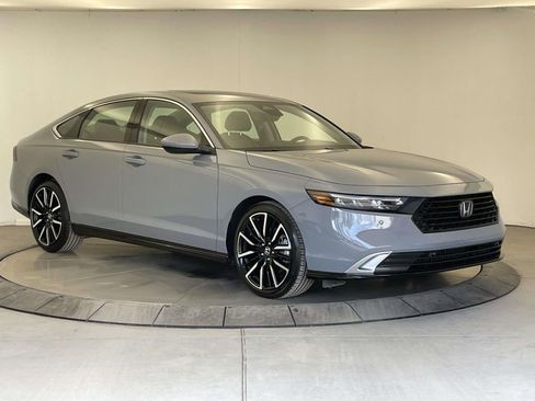 Used 2024 Honda Accord Touring image 9