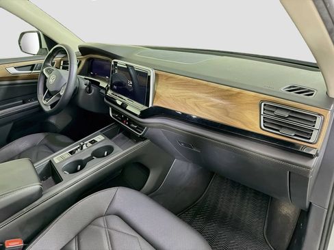 Used 2024 Volkswagen Atlas SE FWD image 31