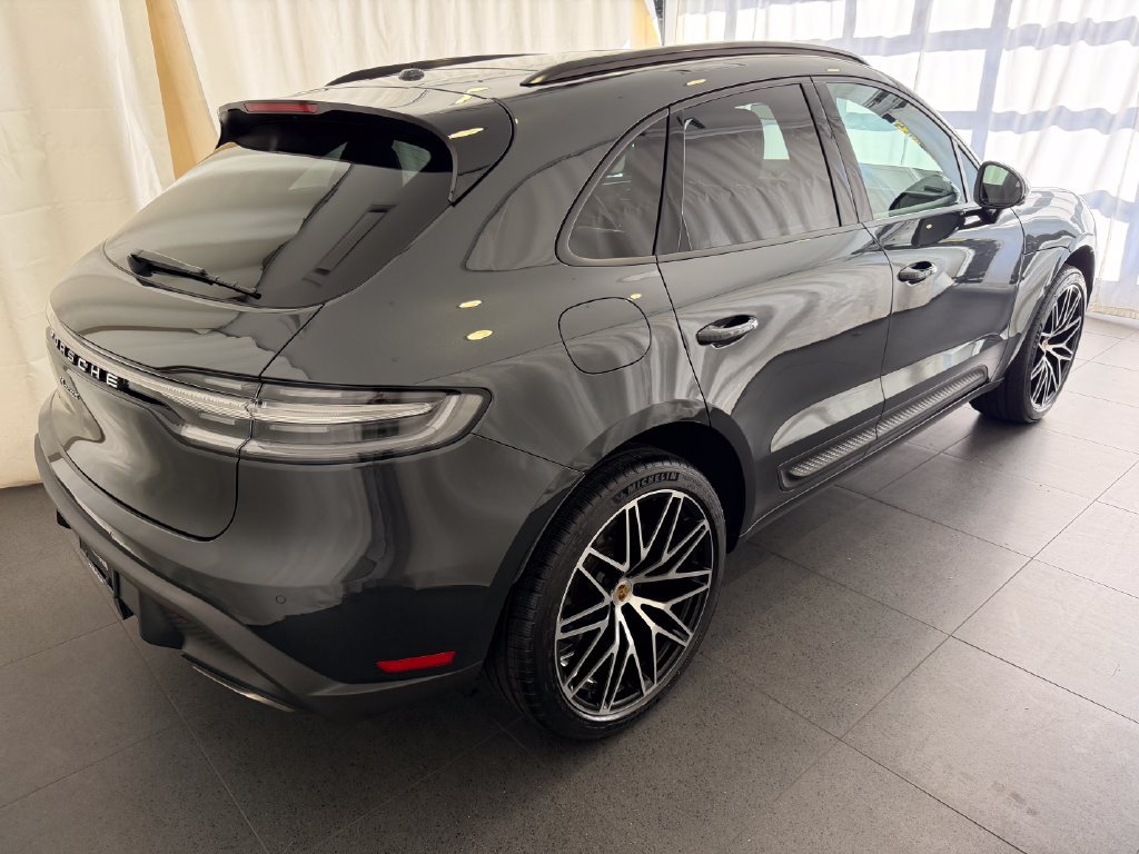 Certified 2026 Porsche Macan AWD/4WD image 9