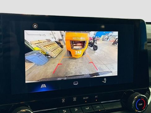 Used 2024 Chevrolet Colorado W/T AWD/4WD image 15