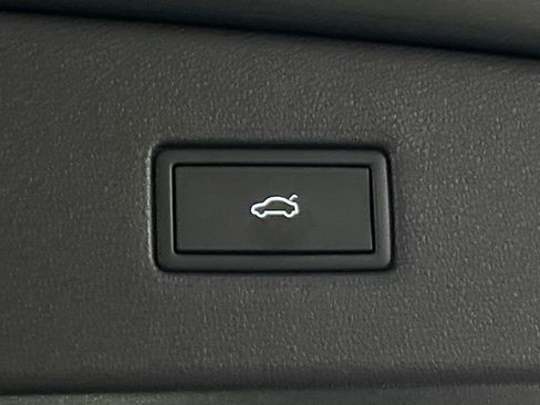 Used 2024 Volkswagen Tiguan SE R-Line image 38