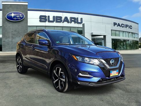 Used 2022 Nissan Rogue Sport SL AWD/4WD image 1