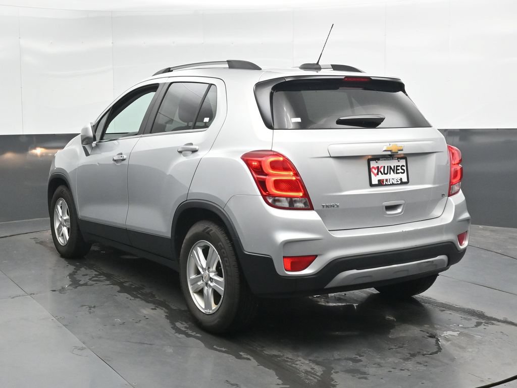 Used 2020 Chevrolet Trax LT w/ LT Convenience Package FWD image 10