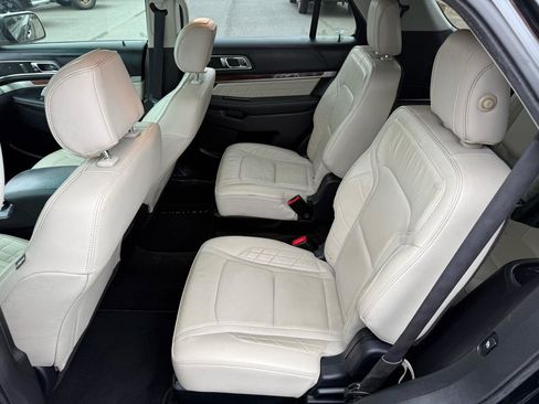 Used 2016 Ford Explorer Platinum image 13