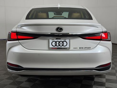 Used 2023 Lexus ES 250 w/ Premium Package AWD/4WD image 10