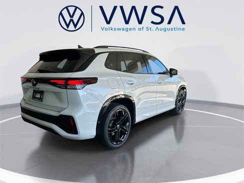 New 2026 Volkswagen Tiguan SE R-Line image 8