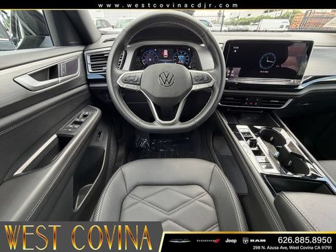 Used 2025 Volkswagen Atlas Cross Sport SE AWD/4WD image 29