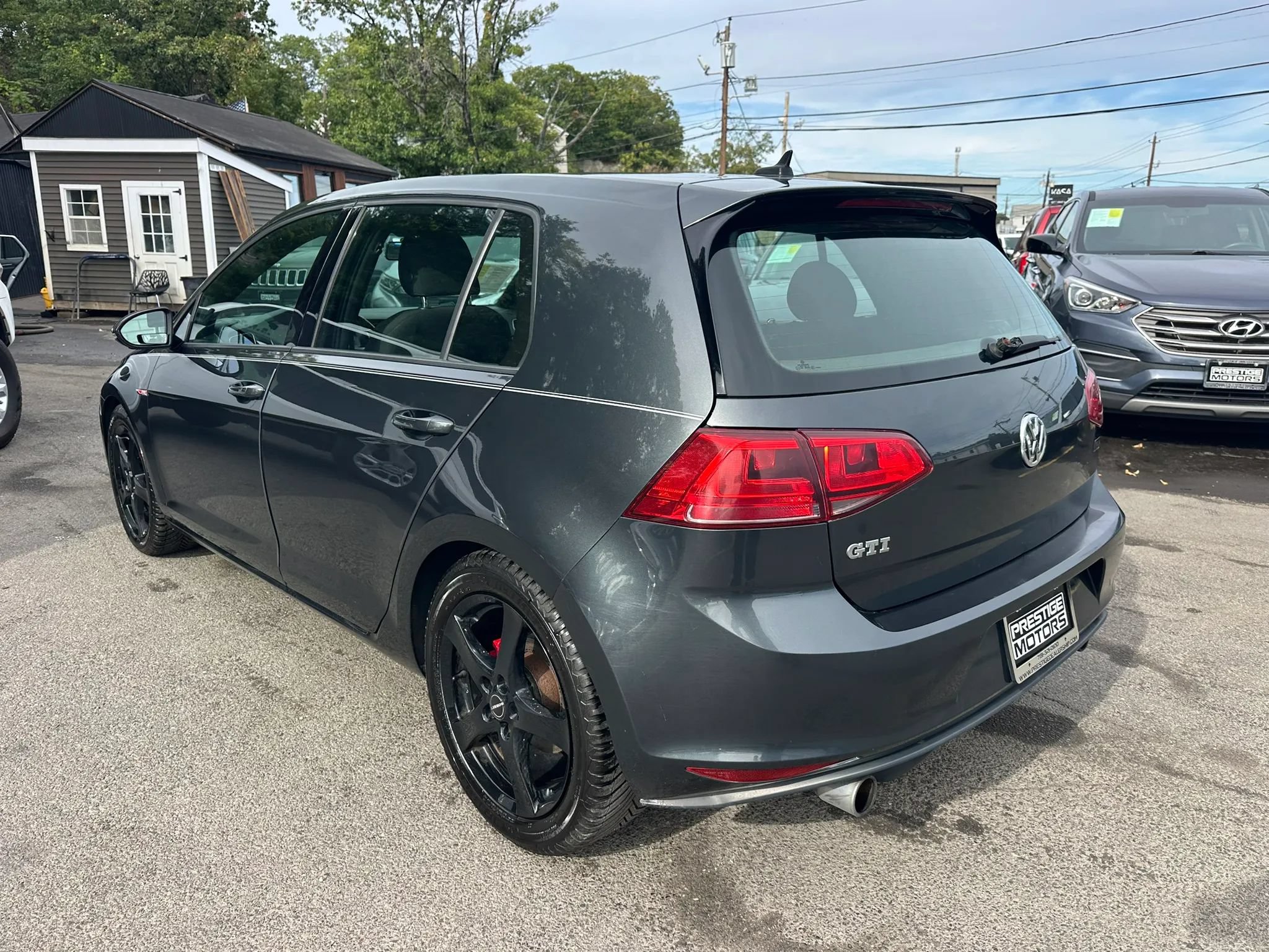 Used 2015 Volkswagen Golf 4-Door FWD image 8